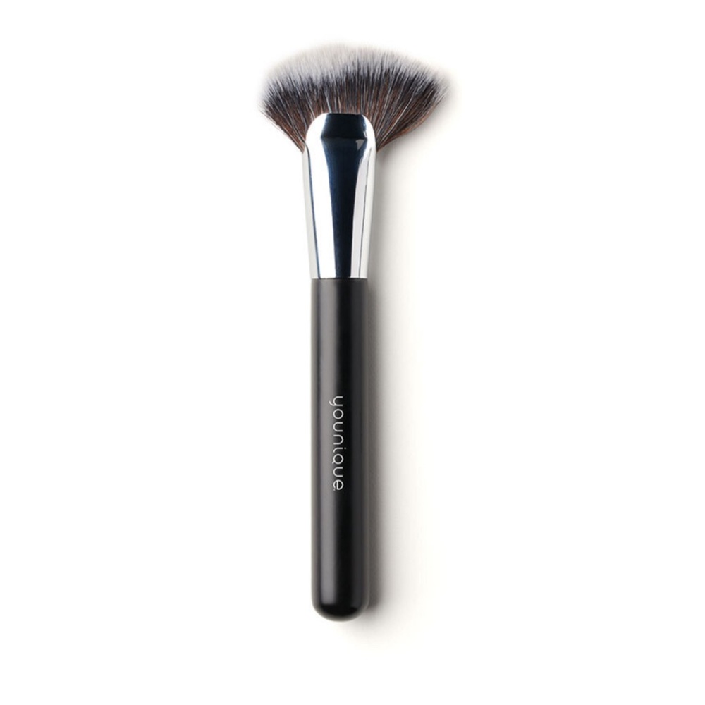 YOUNIQUE angled fan brush
